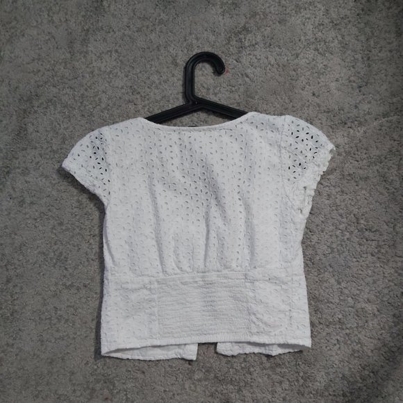 White Pattern Hollister Button up Crop Top Size Small - Picture 2 of 5